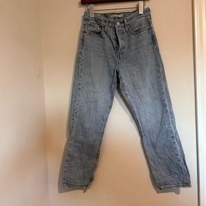 Levi's wedgie straight size 25